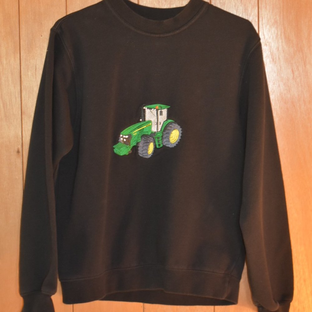 Men’s Sweater Tractor Patch Crewneck Sweater size Small Comfortable